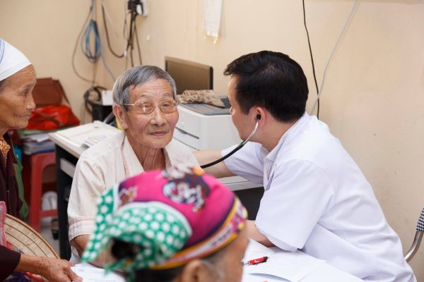 Khám chữa bệnh tình nguyện tại xã Phú Điền, Nam Sách, Hải Dương