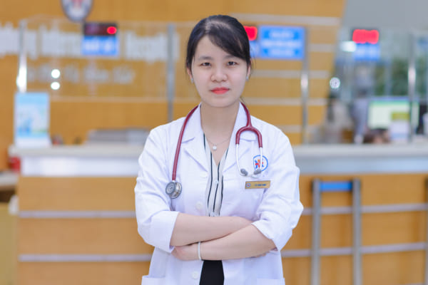 Bác sĩ Lý Thuỳ Linh