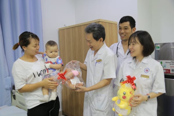 Thăm và tặng quà cho bệnh nhi đang điều trị nội trú tại Bệnh viện đa khoa quốc tế Hải Phòng