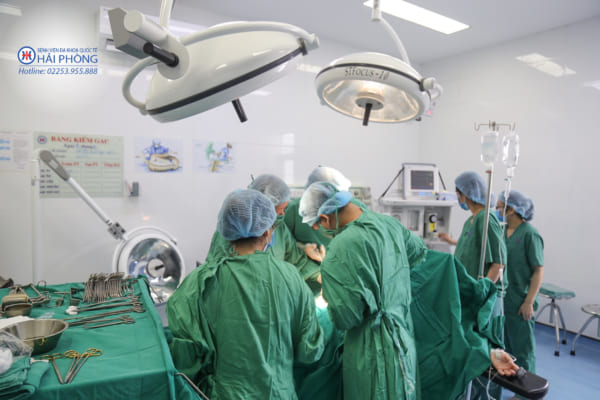 Phẫu thuật khối u xơ tử cung lớn, bảo tồn thành công tử cung cho bệnh nhân trẻ tuổi