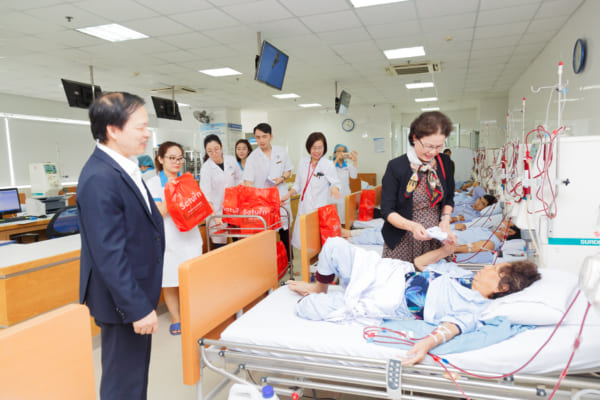 Thăm, tặng quà cho bệnh nhân tại Đơn vị Thận nhân tạo, Bệnh viện đa khoa Quốc tế Hải Phòng