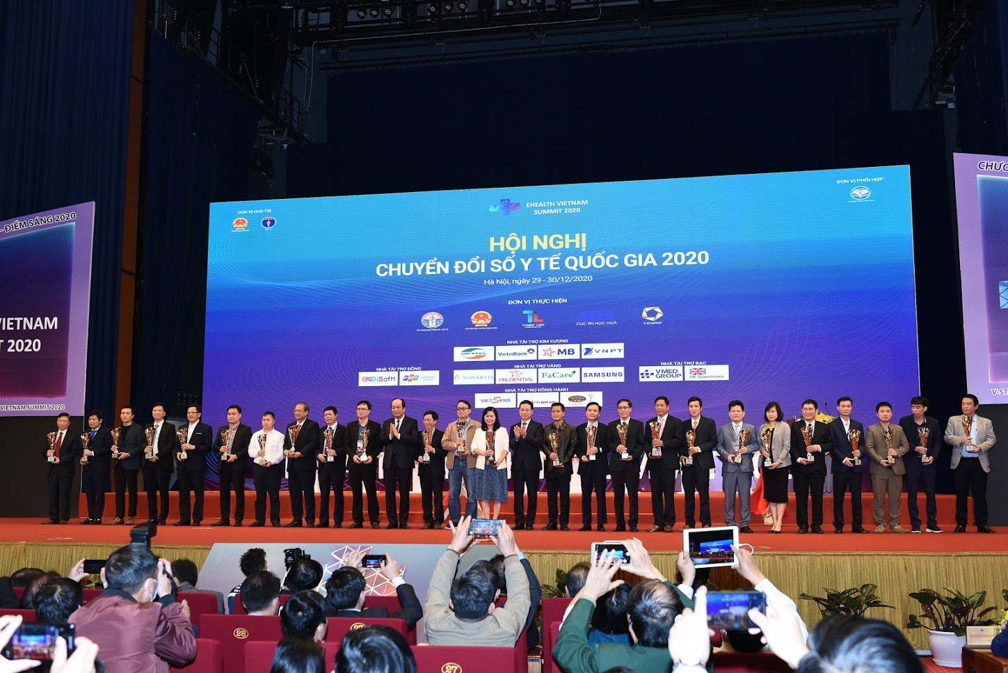 Bệnh viện đa khoa Quốc tế Hải Phòng vinh dự được biểu dương, khen thưởng tại Hội nghị Chuyển đổi số y tế Quốc gia – Điểm sáng 2020