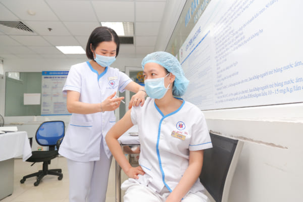 Triển khai tiêm phòng cúm cho toàn bộ nhân viên và người nhà của nhân viên bệnh viện