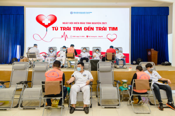 Cán bộ, nhân viên y tế Bệnh viện đa khoa Quốc tế Hải Phòng đồng lòng hiến máu cứu người trong mùa dịch Covid -19