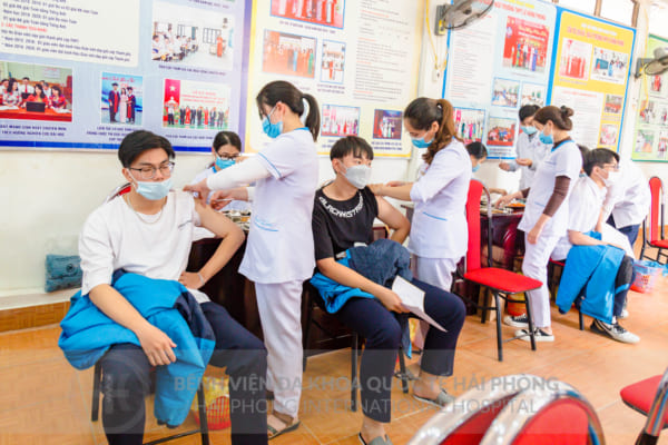 Bệnh viện đa khoa Quốc tế Hải Phòng thực hiện tiêm vaccine phòng COVID 19 cho học sinh cấp Trung học phổ thông trên địa bàn thành phố