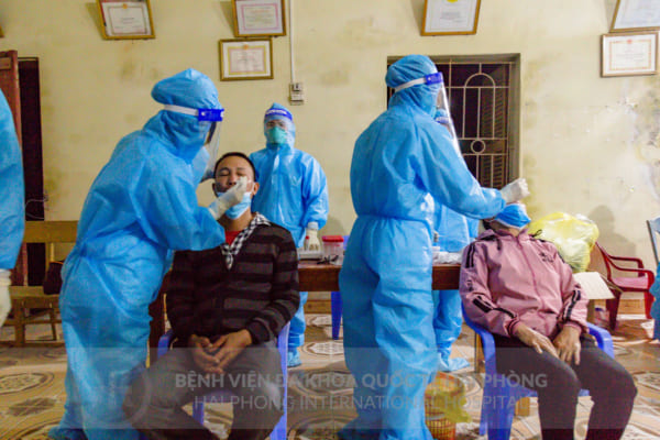 Bệnh viện đa khoa Quốc tế Hải Phòng huy động tổng lực tham gia lấy mẫu xét nghiệm COVID 19 trên địa bàn huyện Tiên Lãng