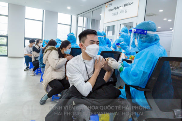 Bệnh viện đa khoa Quốc tế Hải Phòng hoàn thành xuất sắc chiến dịch tiêm vắc xin phòng COVID 19 mũi 3 cho người lao động Khu Công nghiệp Tràng Duệ an toàn, hiệu quả