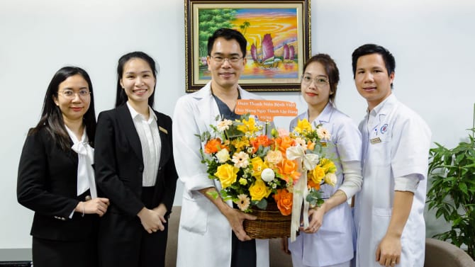 BCH Đoàn thanh niên Bệnh viện đa khoa quốc tế Hải Phòng chúc mừng Đảng ủy Bệnh viện.