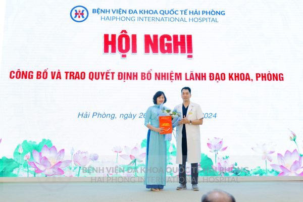 HỘI NGHỊ CÔNG BỐ VÀ TRAO QUYẾT ĐỊNH BỔ NHIỆM CHỨC DANH PHÓ PHÒNG ĐIỀU DƯỠNG