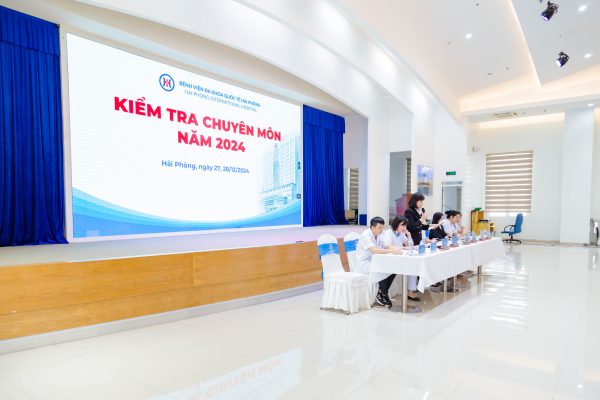 KIỂM TRA CHUYÊN MÔN NHÂN SỰ BỆNH VIỆN NĂM 2024: KHÔNG NGỪNG NÂNG CAO CHẤT LƯỢNG NGUỒN NHÂN LỰC