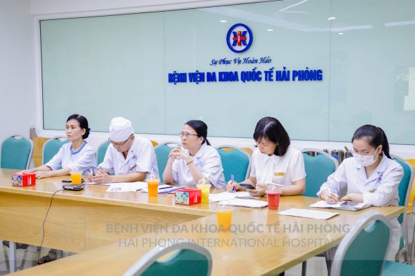 HỘI CHẨN CÙNG BÁC SĨ CHUYÊN GIA HÀ NỘI: SỰ ĐỒNG HÀNH CỦA CÁC CHUYÊN GIA TUYẾN TRUNG ƯƠNG NHẰM NÂNG CAO CHẤT LƯỢNG ĐIỀU TRỊ CHO BỆNH NHÂN UNG THƯ
