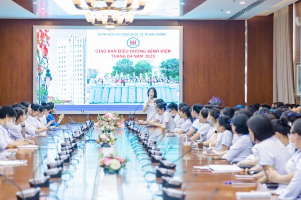 HỌP GIAO BAN ĐIỀU DƯỠNG THÁNG 4 NĂM 2025: TẬP TRUNG TRIỂN KHAI CÁC KẾ HOẠCH TRỌNG ĐIỂM