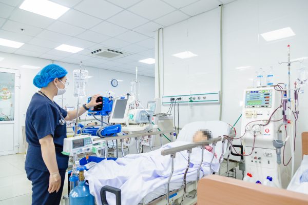 PHỐI HỢP ĐA CHUYÊN KHOA CẤP CỨU KỊP THỜI BỆNH NHÂN CAO TUỔI, ĐA BỆNH NỀN, BIẾN CHỨNG NGUY HIỂM