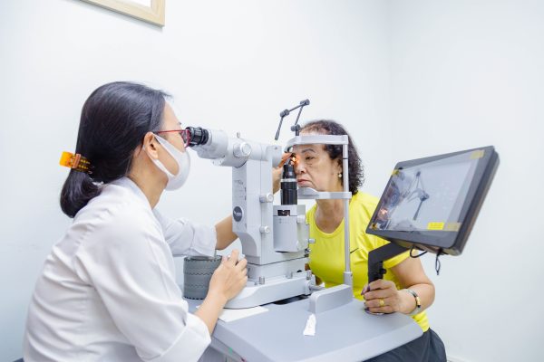 LASER YAG/SLT – BƯỚC TIẾN MỚI ĐIỀU TRỊ BỆNH LÝ NHÃN KHOA