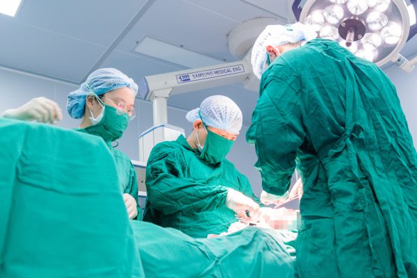 PHẪU THUẬT CẮT BỎ THÀNH CÔNG KHỐI U VÙNG B.Ì.U KHỔNG LỒ