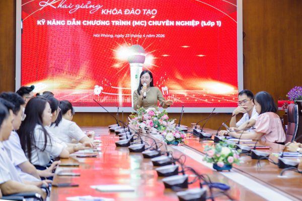 KHAI GIẢNG KHÓA ĐÀO TẠO KỸ NĂNG DẪN CHƯƠNG TRÌNH (MC) TRONG MÔI TRƯỜNG Y TẾ